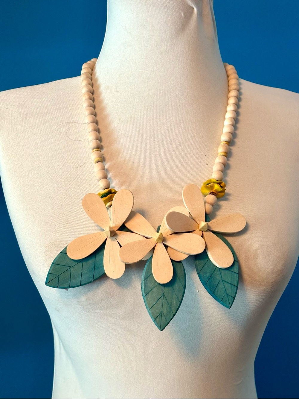 Vintage Whimsical Wood Flower Necklace Carved Floral Statement Beads Boho Vibe